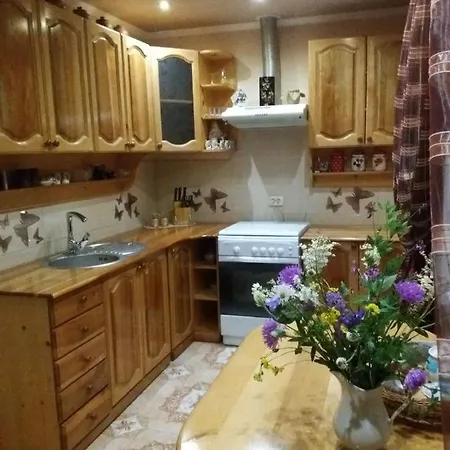 Bat'kivska Hata * Stari Kuty