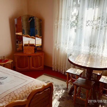 Bat'kivska Hata בית הארחה