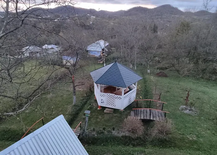Bat'kivska Hata * Stari Kuty