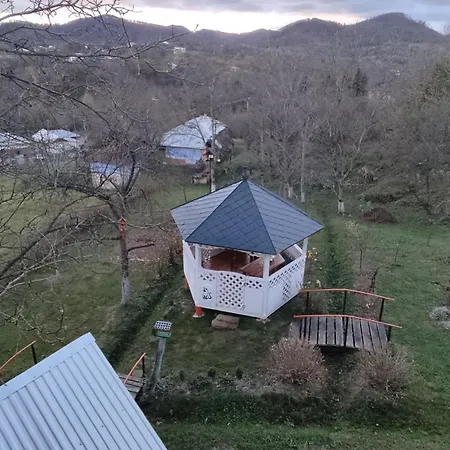 Bat'kivska Hata * Stari Kuty